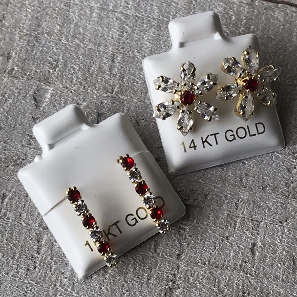 Jewelry - SALE💕🔥14k Gold Flower Earrings ❤️